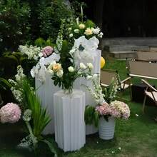 Eleganter Blumen-Präsentationsständer-Set - Faltbare römische Säulen, geeignet für Hochzeiten, Geburtstage und Veranstaltungen - Runde Papier-Säulen-Dekoration, geeignet für Babypartys, Partys und Feiern - Vielseitige Requisiten, geeignet für Fotografie-Hintergründe und Schaufenster-Displays, Veranstaltungsdekoration | Dekorative römische Säulen | Faltbares Design, Hochzeitsdekoration - Weiss - Übersicht 1