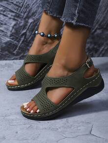 夏季女士休闲坡跟镂空厚底凉鞋，压花可调节钩环平台，舒适坡跟，露趾设计，纯色时尚凉鞋，绿色、棕色、白色