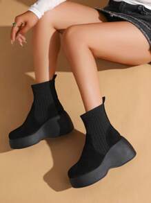 女士时尚新款弹力针织踝袜靴，黑色绒面革厚底学院风休闲日常穿着，舒适轻便的鞋底，圆头适合所有脚型，百搭秋冬细靴
