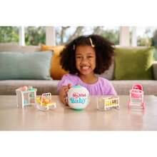 ZURU 5 sztuk kapsułek-niespodzianek z serii 1 dla małych dzieci, kolekcjonerskie tajemnicze zabawki do rozpakowywania dla dzieci, realistyczne miniaturowe niemowlęta, zestaw zabawek i akcesoria, odpowiednie dla dziewczynek w wieku 3+ lat (1 opakowanie) - Moja Mini Seria Dziecięca 1 - Zobacz 9