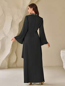 女士纯色立领、串珠领口、优雅长款缎面连衣裙（侧系带） - 黑色 - 查看 2