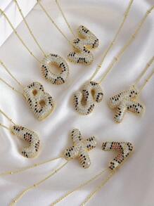 Ein modisches und kreatives, exquisites Kupfer-Zirkonia-Bubblehalsband mit Leopardenmuster von A-Z, 26 Buchstabenanhänger mit englischen Buchstaben, Initialen-Anhänger mit Nachnamen, ein Halsband für Frauen zum lässigen Tragen im Alltag, ein Geschenk für Feste und Feiern!