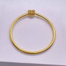 1 pièce Bracelet classique de mode pour femmes avec perles et motif d'os de serpent. Convient parfaitement pour un assortiment au quotidien et fait un cadeau de vacances idéal