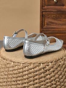 WHDXY 优雅的银色镂空平底鞋，适合日常穿着