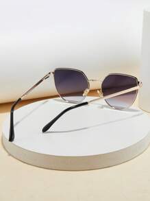 1 pièce Lunettes de mode pour hommes Nouvel été Style rétro classique Monture œil de chat large Accessoires de haute qualité Style de rue Cadeaux Convient pour l'extérieur, la randonnée, les vacances, la pêche, les représentations, les fêtes, les rassemblements