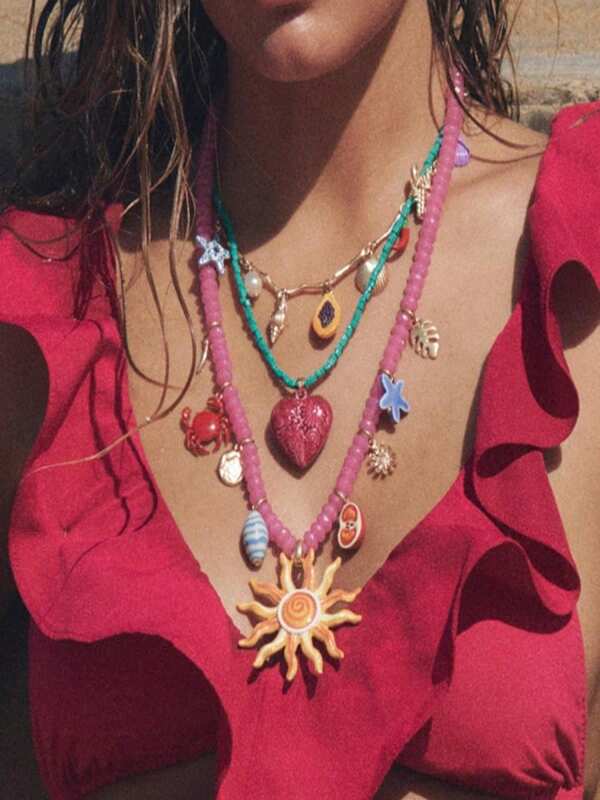 1 pieza de collar de moda de varias capas con colgantes de sol, cangrejo y corazón de cuentas con sensación de lujo, de material de aleación, diseñado para mujeres elegantes, adecuado para regalo, viaje y uso diario (La superficie aceitosa y el brillo metálico en los bordes del colgante son fenómenos normales, puede comprar con confianza)