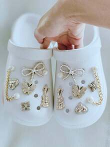 14 Stücke Krokodil Schuh Dekor (goldene Schleife, goldenes Herz, Strass Schmetterling, Violine, goldene ABS Perlenkette) - Einfach zu installierende abnehmbare DIY Dekorationen zum Anpassen von Mary Janes, Gartenschuhen, Clogs, Sandalen und Strandtaschen - perfektes Geschenk für Feierlichkeiten und besondere Anlässe