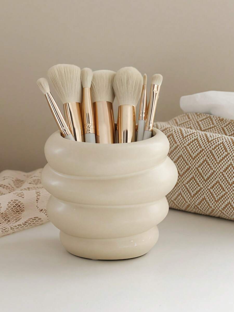 1 Piece Milky White Honey Jar Shaped Resin Makeup Brush Holder With Asymmetrical Relief On The Surface, Multifunctional Desk Decoration, Mini Ceramic Vase And Storage Box For Living Room, Bedroom And Office