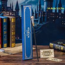 Warner Bros 1 Pieza Juego de Varita de Harry Potter - Varita de Hermione, Varita fabricada con resina finamente detallada con un núcleo de acero en su interior, perfecta para disfraces de Halloween, actuaciones en el escenario, cosplay y juegos de roles. Presentada en una caja de regalo de lujo con estampado de lámina azul, incluye un boleto de "Correo Lechuza" con estampado de lámina de ida y vuelta. Un artículo de coleccionista ideal y un regalo pensativo.