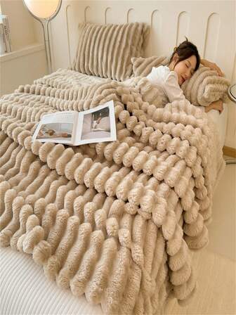 1pc Soft & Warm Milk Velvet Blanket - Halloween Modern Style, Machine Washable, Ribbed Texture, Suitable For All Seasons, Great For Bed, Sofa, Camping - Christmas Gift, Mother's Day Gift, Camping Essential, Modern Style Polyester Blanket, Room Bedroom Decor Sofa Cover Bedspread