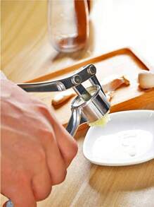 1 pieza Prensa de ajo de acero inoxidable, Picador de ajo manual, Picador de jengibre, Utensilio de cocina, Herramienta picadora de ajo profesional resistente a la oxidación, Fácil de exprimir, Fácil de limpiar, Herramientas para frutas y verduras, Artículos de cocina, Artículos del hogar imprescindibles, Herramientas de cocina creativas, Adecuado para hoteles, restaurantes, utensilios de cocina y herramientas para especias y condimentos, Accesorios de cocina de color y estilo aleatorio