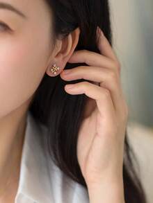 1 对 925 纯银 CZ 三叶草交叉设计奢华派对耳环，适合派对和婚礼