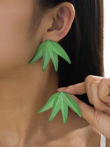 一对时尚夸张铁片叶形设计耳钉