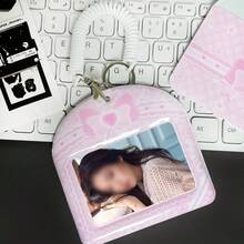 1 pieza Soporte de tarjeta de foto con lazo adorable, Clip horizontal para tarjeta de foto de equipo, Clip para tarjeta de foto rosa y blanco con lazo femenino, Material de PU, se ajusta a película instantánea de 3-3,5 pulgadas, Tarjeta de foto horizontal de celebridad ídolo, Accesorios de anime y juego, Exhibición de tarjetas de foto, Útiles escolares, De vuelta a la escuela - Rosa - Ver 1