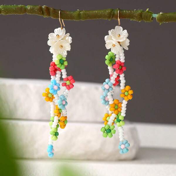 1 Pair Of New Bohemian Hand-Woven Flower-Shaped Ladies Earrings (Small Flowers With Random Colors)