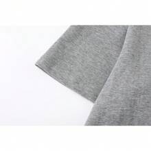 Summer Men's Cotton Printed Short Sleeve Round Neck T-Shirt, 2025 New DIY Short Sleeve- Silhouette Of A Man Carrying A Surfboard, With The Text 'an Ocean Breeze Puts A Mind Of Ind Of Ease' - 灰色 - 查看 7
