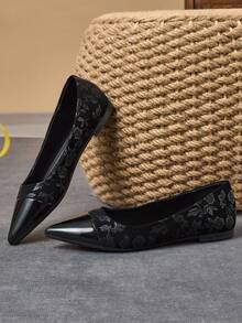 MonaNise 女士拼接尖头一脚蹬平底鞋，时尚舒适，适合日常户外活动、上班通勤，优雅的黑白配色，适合秋季