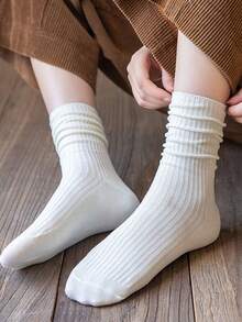 1 双纯色简约厚针织中筒袜，休闲日常穿着