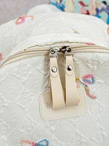 Esta mochila está muy orientada al diseño y está decorada con lazos. Según los diferentes usos de las mochilas, se dividen en mochilas para computadoras portátiles, mochilas deportivas, mochilas de moda, mochilas escolares, bolsas con correas, mochilas militares, bolsas de montañismo, etc.