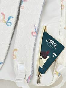 Esta mochila está muy orientada al diseño y está decorada con lazos. Según los diferentes usos de las mochilas, se dividen en mochilas para computadoras portátiles, mochilas deportivas, mochilas de moda, mochilas escolares, bolsas con correas, mochilas militares, bolsas de montañismo, etc.
