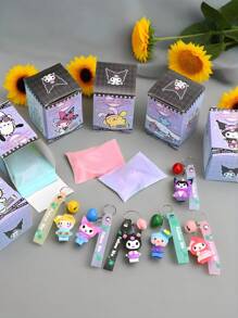 Sanrio 1 pieza Muñeca llavero de la cápsula sorpresa Kuromi, ornamento de muñeca colgante de bola sorpresa, figuras de dibujos animados lindas, bola sorpresa de cápsula de diversión de demolición, modelo de caja misteriosa de personaje de anime lindo, decoración de escritorio, decoración de automóvil, accesorios de cordón de personaje llavero, regalo de Navidad, regalo de cumpleaños