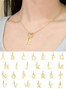 Un nuevo y fashionable colgante de corazón hueco dorado, collar con cadena de espiga de acero inoxidable de 26 letras del alfabeto de la A a la Z para mujer