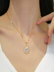 Elegante collar con colgante de copo de nieve con baño de oro de 18K y circonita cúbica - Cadena de dije lujosa para bodas, fiestas y uso diario, accesorio de fiesta | Accesorio elegante | Circonita