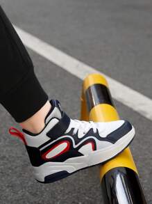 Sneaker di mezza altezza in pelle per ragazzi/giovani, scarpe da ginnastica con lacci stile moda semplice bassa, casual, classiche, versatili, adatte per la primavera e l'autunno