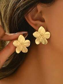 1 pièce Anneau plié en fleur minimaliste en acier de titane, accessoire de mode polyvalent en acier inoxydable pour femmes et couples, à porter tous les jours