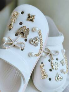 14 Stücke Krokodil Schuh Dekor (goldene Schleife, goldenes Herz, Strass Schmetterling, Violine, goldene ABS Perlenkette) - Einfach zu installierende abnehmbare DIY Dekorationen zum Anpassen von Mary Janes, Gartenschuhen, Clogs, Sandalen und Strandtaschen - perfektes Geschenk für Feierlichkeiten und besondere Anlässe