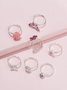 7 件水钻蝴蝶和 3D 花朵塑料合金戒指套装，可爱又百搭