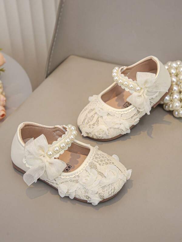 1 Pair Girls Fashionable Elegant Minimalist Pearlescent PU Embroidered Mesh Breathable Hand-Sewn Pearl Bow Decor Magic Tape Floral Edging Soft Non-Slip Easy To Wear Flat Princess Sandals, Suitable For Dresses, Piano Performance, All Seasons