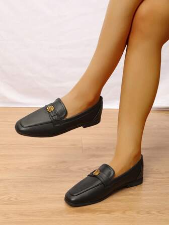 Ballerines noires rétro françaises à enfiler, confortables pour les déplacements au bureau, idéales pour un usage quotidien, style classique et basique, chaussures plates à la mode