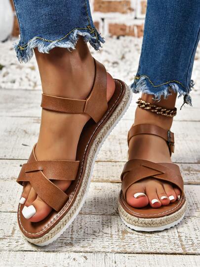 女式新款夏季平底罗马系带凉鞋，防滑泡沫厚底时尚鞋，百搭交叉绳休闲沙滩户外家居拖鞋，圆头扣，泡沫材质纯色，尺码偏大一码