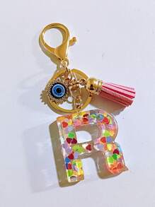 1 pieza Llavero con inicial de alfabeto, llavero de pompón de peluche lindo, accesorio colgante para bolso, mochila, coche, mujer y niña. Llavero de resina con lentejuelas, accesorios para billetera y bolso, llavero con borlas, inicial de alfabeto de la A a la Y, accesorios para coche, ideas de regalo de Navidad gótico y Y2K