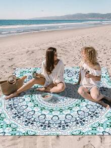 1 件新款户外防水防沙数码印花野餐垫/沙滩巾，款式时尚清新，适合露营和野餐