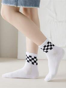 1 双黑、白、灰运动网眼中筒袜，适合日常穿着和户外活动