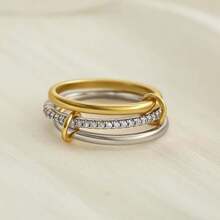 1 pieza Anillo sencillo de acero inoxidable con círculos entrelazados decorados con circonita, chapado en oro de 18K, adecuado para uso diario de mujeres y hombres, y como regalo