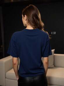 DEVIT - Playera mujer dama estilo universitario para mujer con estampado frontal "Elite Athletic Icon 1991 San Diego", corte recto y manga corta, ideal para looks casuales, streetwear deportivo o outfits tipo college - Azul Marino - Ver 2