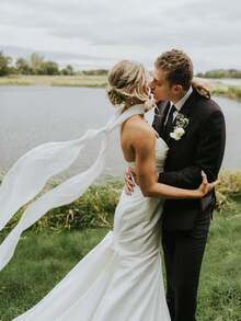 Brudklänning Spetssjal, Långt släp Lyxig Koreansk Fotografisk Sjal, Vit Chiffong Enkel Sjal - Dra ner sjalen - Visa 5