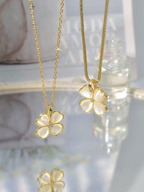 1pc Lucky Four-Leaf Clover Necklace, Gold-Color Delicate Petal Clavicle Chain, Minimalist Style Necklace, Exquisite Floral Pendant Necklace, Non-Fading, Gift For Mother, Friend, Holiday