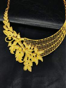 1 set de bijoux plaqués or à la mode pour femme, comprenant 1 collier, 1 bracelet, 1 paire de boucles d'oreilles et 1 bague. Convient pour Dubaï, Afrique, Europe, Amérique, mariées, mariage, fête, fête des mères, rentrée scolaire, Saint-Valentin. Matériau en alliage. Saint-Valentin, Maman, Mère, Fête des Mères, Cadeau