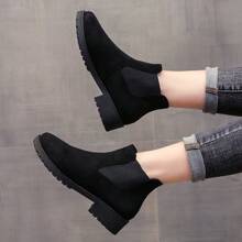 2025秋冬新款女式切尔西靴，时尚百搭平底套穿户外靴，黑色，西部切尔西风格平底鞋