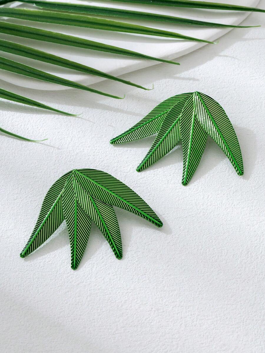 一对时尚夸张铁片叶形设计耳钉