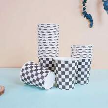 68/10/套，黑白棋盘主题派对用品，一次性派对餐盘，派对纸盘。包含7英寸餐盘、9英寸餐盘、纸杯和纸巾套装。适合16人使用，野餐用品，生日派对，露营，装饰和庆祝活动。派对礼物，新娘送礼会，餐厅装饰，厨房用具，比赛，俱乐部，黑白棋，世界象棋