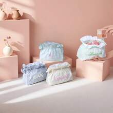 个性化伴娘化妆包，女生化妆包，大容量化妆品收纳包，伴娘新娘礼物，刺绣化妆包，新娘化妆包，新郎礼物，女士礼物，个性化礼物，婚礼派对