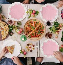 50 Pieces 3-Ply Pink Napkins Disposable Folded 5 X 5 Inches Cocktail Napkins Paper Napkins For Dinner Wedding Birthday Party Pink Dessert Napkins - 粉色 - 查看 2