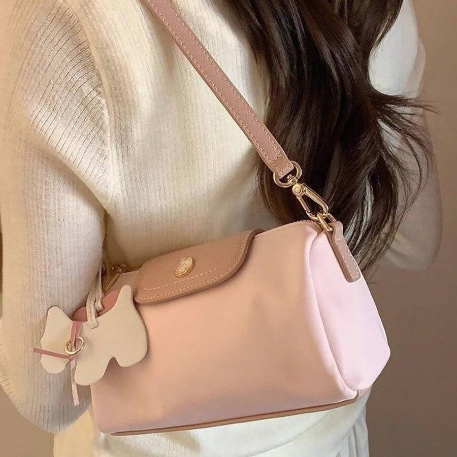 Women Shoulder Bags - 粉紅色包包(有掛飾) - 查看 1