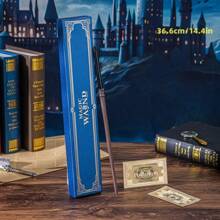 Warner Bros 1 Pieza Juego de Varita de Harry Potter - Varita de Hermione, Varita fabricada con resina finamente detallada con un núcleo de acero en su interior, perfecta para disfraces de Halloween, actuaciones en el escenario, cosplay y juegos de roles. Presentada en una caja de regalo de lujo con estampado de lámina azul, incluye un boleto de "Correo Lechuza" con estampado de lámina de ida y vuelta. Un artículo de coleccionista ideal y un regalo pensativo.