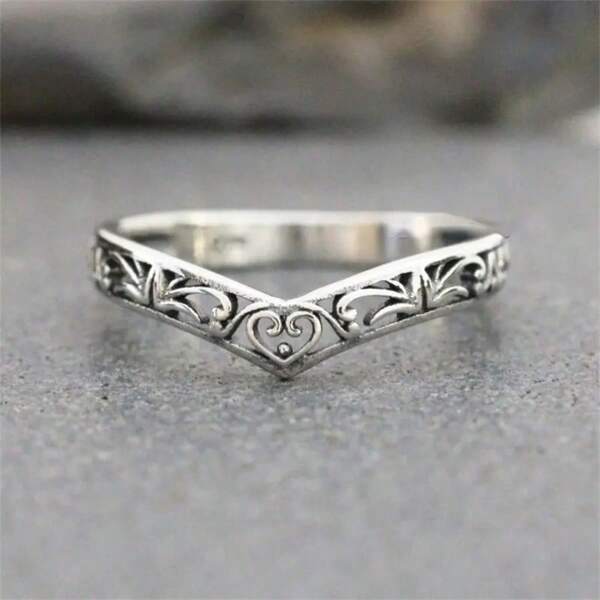 Vintage Intricate V-Shaped Stacking Thumb Ring For Women, Suitable For Party, Holiday, Casual Daily Wear